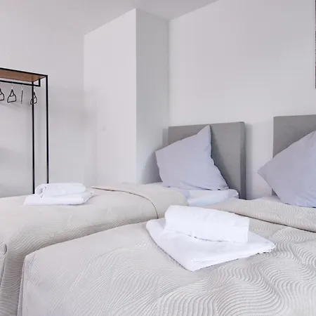 Rg Living - A2, H2o-therme & Free Parking הרפורד